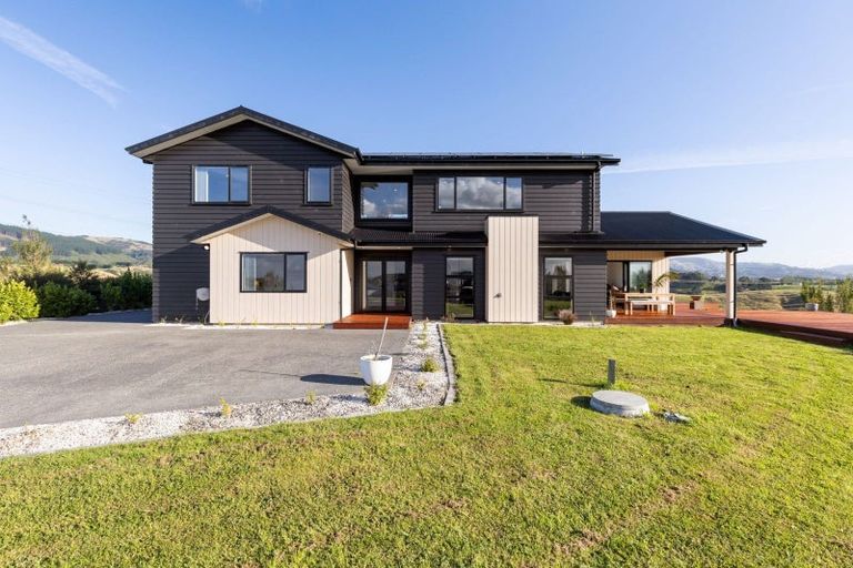 Photo of property in 3 Lealands Lane, Aokautere, Palmerston North, 4471