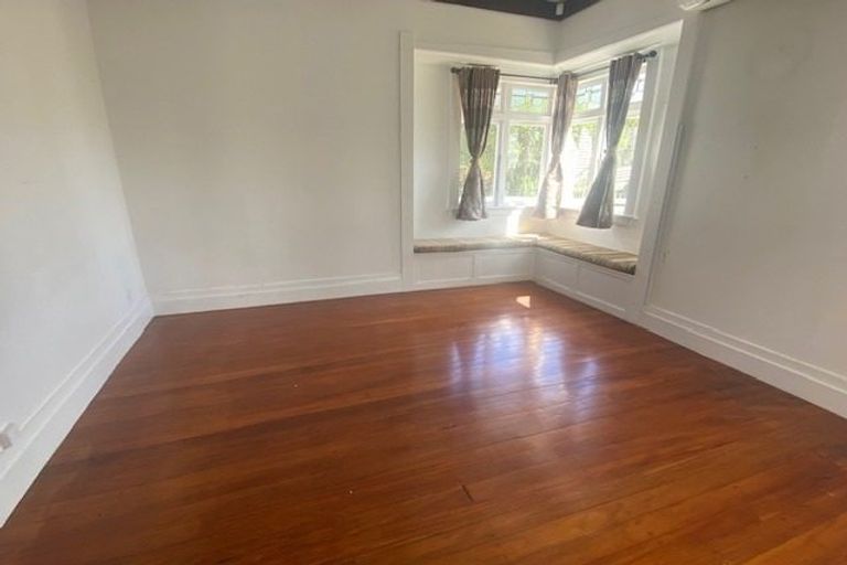 Photo of property in 118a Hutchinson Avenue, New Lynn, Auckland, 0600