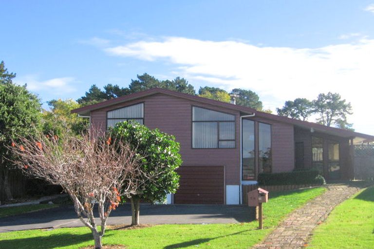 Photo of property in 13 Moxham Grove, Massey, Auckland, 0614