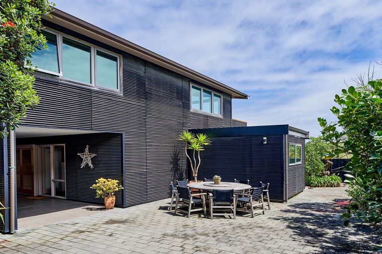 Photo of property in 215 Manly Street, Paraparaumu Beach, Paraparaumu, 5032