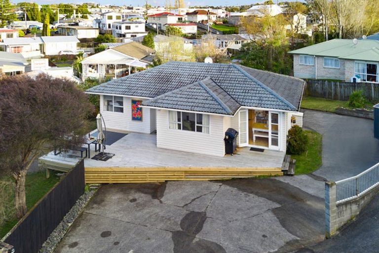 Photo of property in 86 Rosewarne Crescent, Glendene, Auckland, 0602