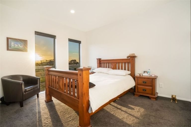 Photo of property in 16 Kauri Drive, Waiuku, 2123