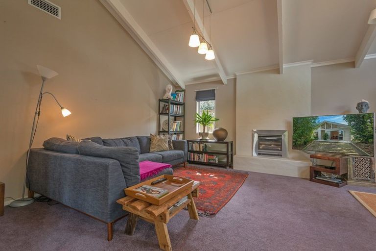 Photo of property in 16 Antrim Place, Hokowhitu, Palmerston North, 4410