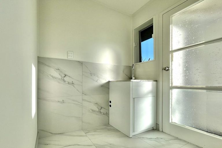 Photo of property in 1/27 Shanaway Rise, Hillcrest, Auckland, 0627