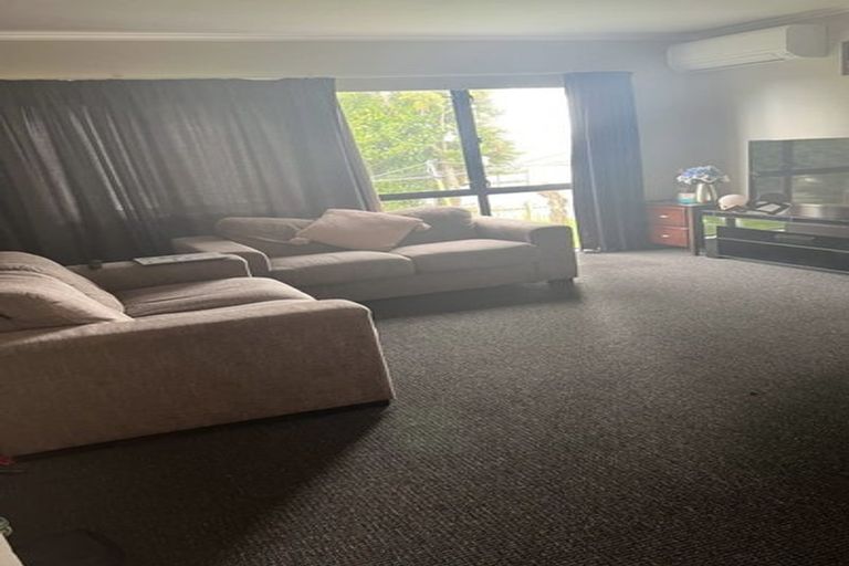 Photo of property in 1/115 Mcleod Road, Te Atatu South, Auckland, 0610