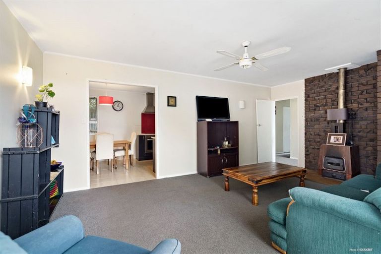 Photo of property in 28 Malmo Place, Massey, Auckland, 0614