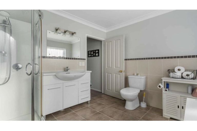 Photo of property in 8a Grassways Avenue, Pakuranga, Auckland, 2010