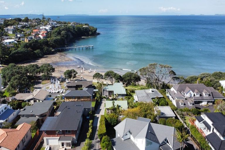 Photo of property in 20 Bournemouth Terrace, Murrays Bay, Auckland, 0630