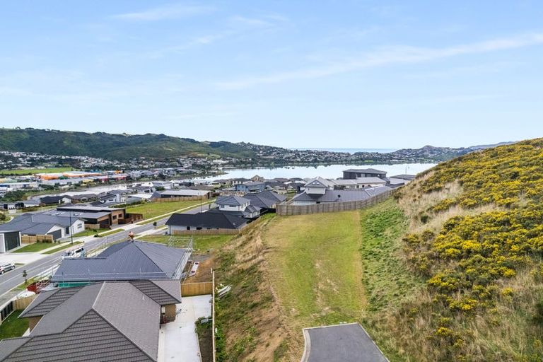 Photo of property in 21 Te Hoiere Street, Aotea, Porirua, 5024