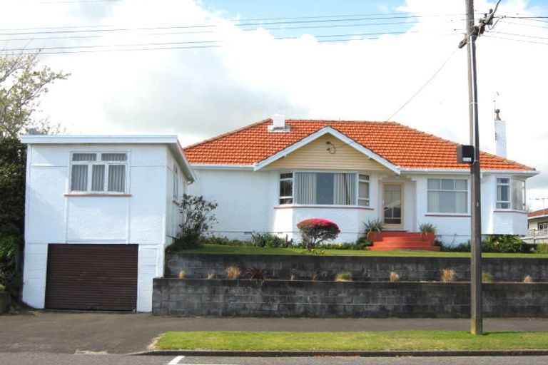Photo of property in 11 Chilman Street, Strandon, New Plymouth, 4312