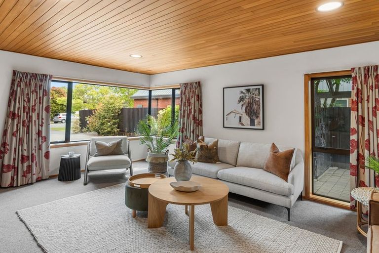 Photo of property in 16 Felstead Place, Avonhead, Christchurch, 8042