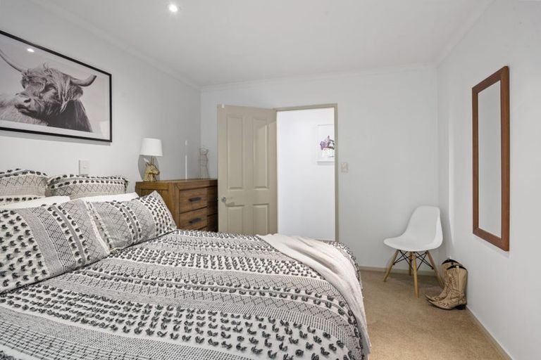 Photo of property in 1 Orlando Close, Frankleigh Park, New Plymouth, 4310