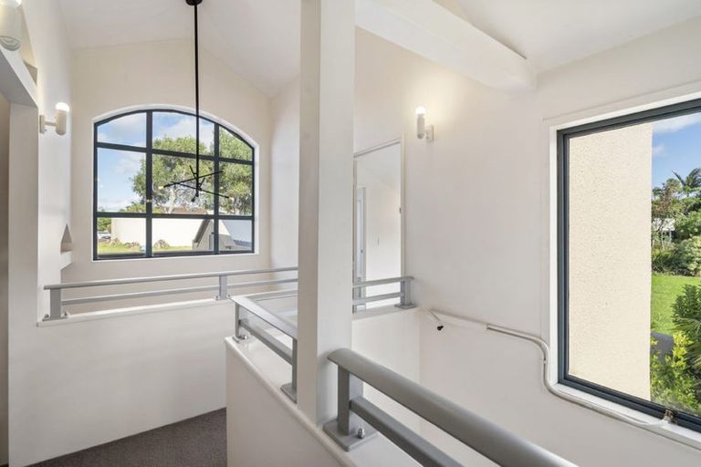Photo of property in 11 Wilmington Place, Forrest Hill, Auckland, 0620