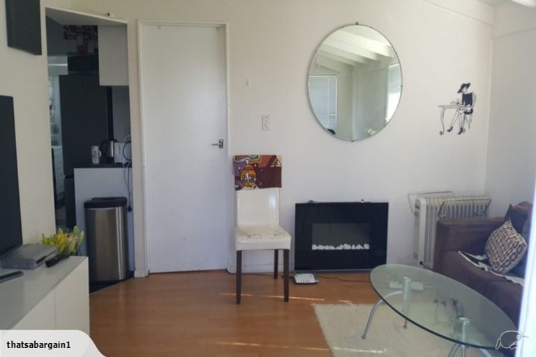 Photo of property in 18/125u Queens Drive, Lyall Bay, Wellington, 6022