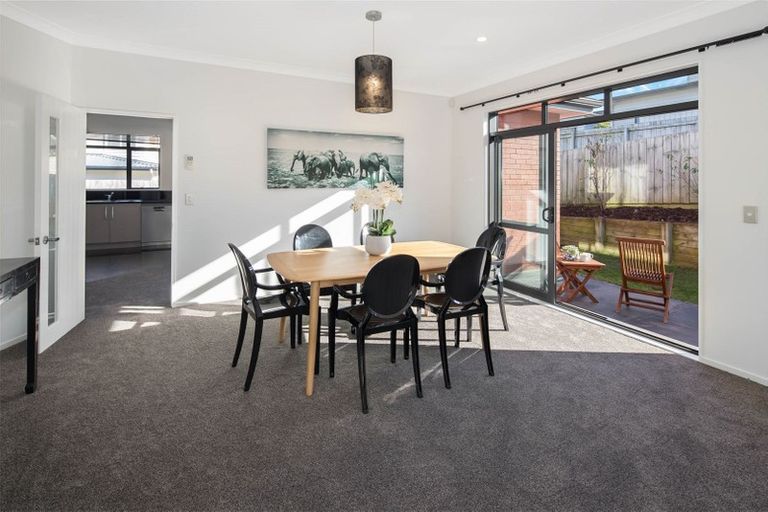 Photo of property in 32 Mauldeth Terrace, Churton Park, Wellington, 6037