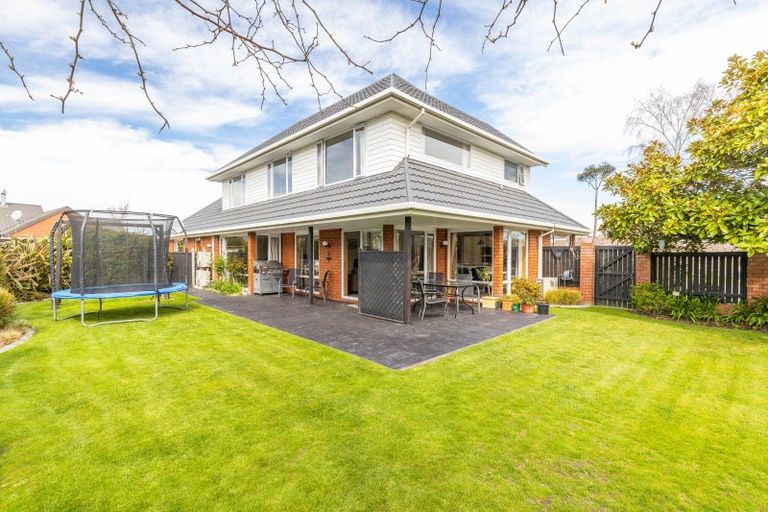 Photo of property in 2 Millcroft Place, Parklands, Christchurch, 8083