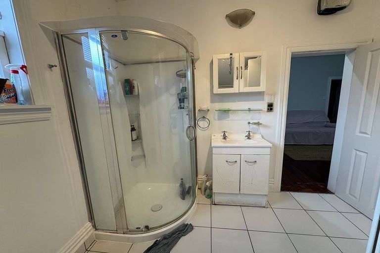 Photo of property in 4 Levy Street, Mount Victoria, Wellington, 6011