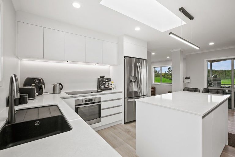 Photo of property in 350 Awai Road, Tarurutangi, New Plymouth, 4372