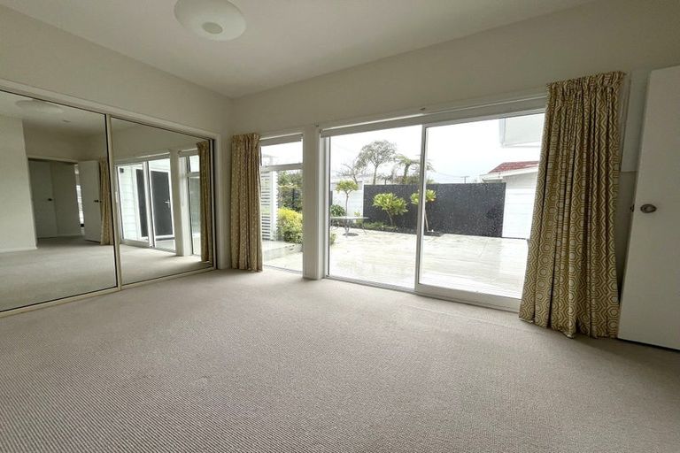 Photo of property in 52 Seaview Road, Paremata, Porirua, 5024