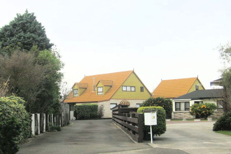 Photo of property in 2 Bassett Place, Taradale, Napier, 4112