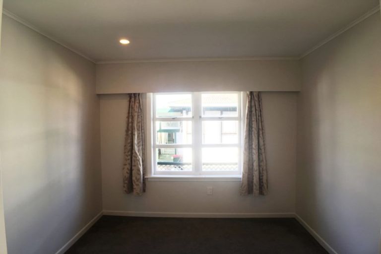 Photo of property in 12 Clayton Road, Manurewa, Auckland, 2102