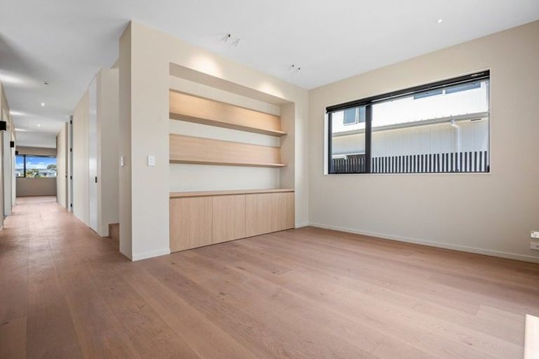 Photo of property in 43 Bristol Freighter Road, Hobsonville, 0616