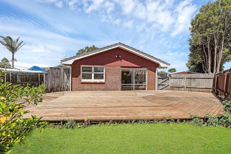 Photo of property in 50 Edgewater Drive, Pakuranga, Auckland, 2010
