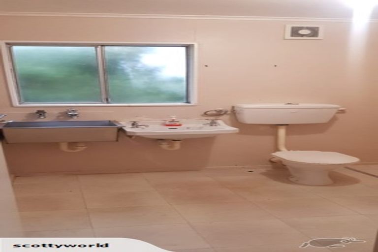 Photo of property in 4f2 Glanmire Road, Newlands, Wellington, 6037