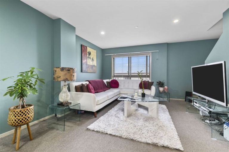 Photo of property in 15/17 Georgia Terrace, Albany, Auckland, 0632