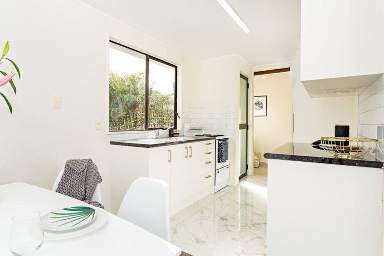 Photo of property in 1/14 Moxham Grove, Massey, Auckland, 0614