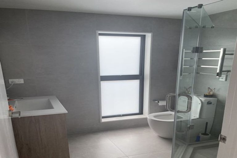 Photo of property in 8/14 Kerswill Place, Pakuranga, Auckland, 2010