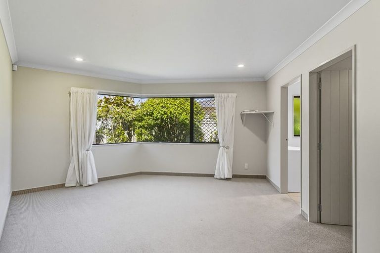 Photo of property in 2 Quadrant Heights, Paraparaumu, 5032