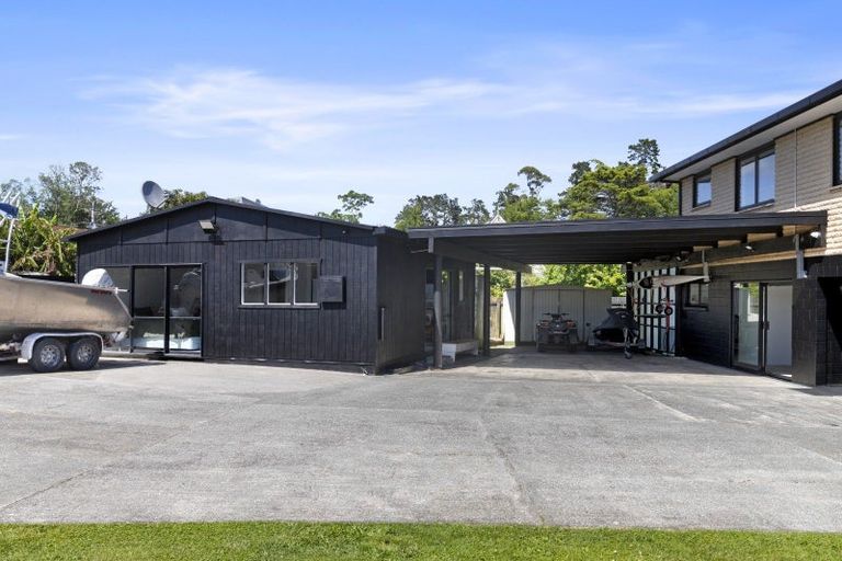 Photo of property in 10 Cottonwood Place, Kawakawa Bay, Papakura, 2585