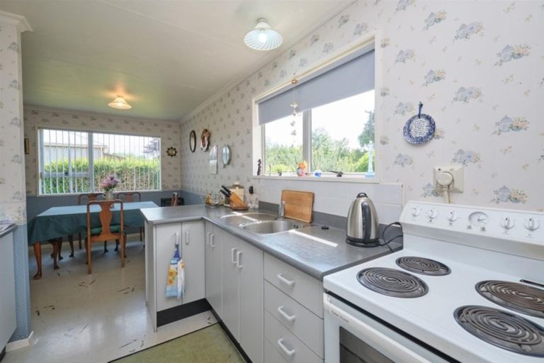 Photo of property in 33 Castle Street, Eltham, 4322