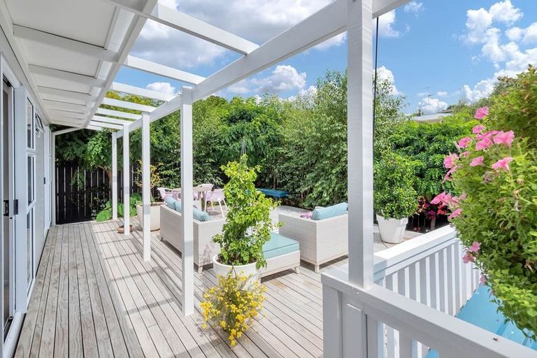 Photo of property in 6 Tyne Road, Forrest Hill, Auckland, 0620