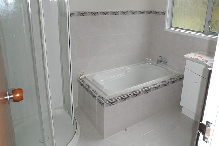 Photo of property in 43 Thurleigh Grove, Karori, Wellington, 6012