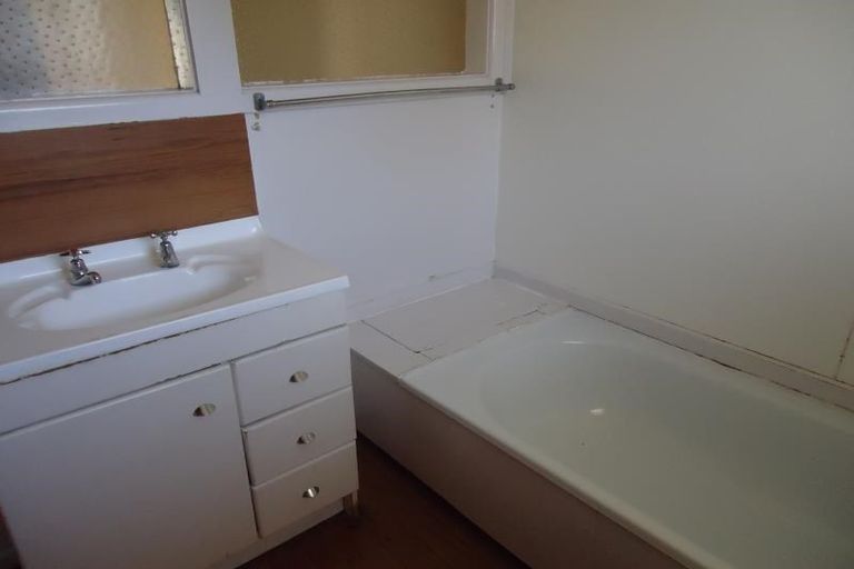 Photo of property in 13 Clyde Road, Upper Riccarton, Christchurch, 8041