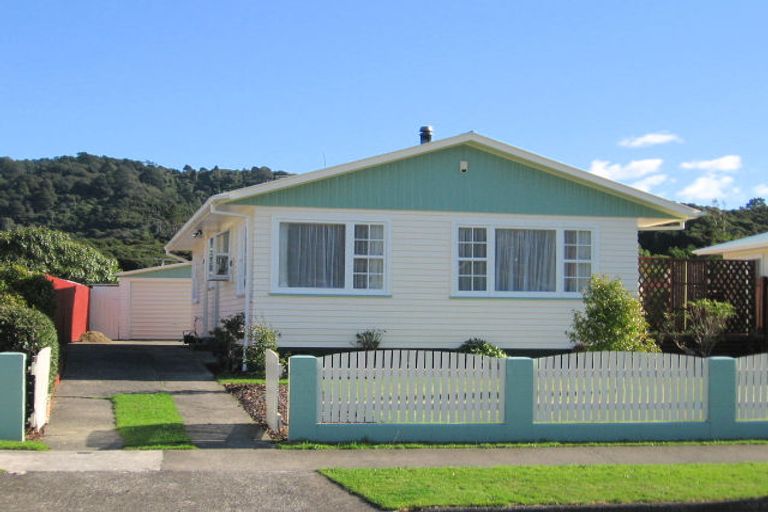 Photo of property in 27 Momona Street, Wainuiomata, Lower Hutt, 5014