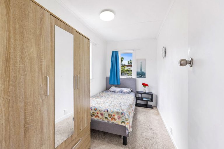 Photo of property in 2/176 Henderson Valley Road, Henderson, Auckland, 0612