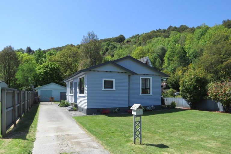 Photo of property in 4 Munson Street, Reefton, 7830