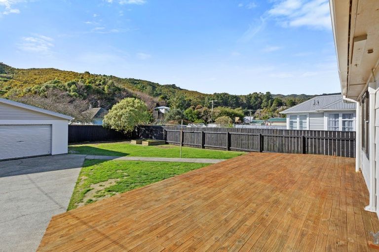 Photo of property in 104 Hewer Crescent, Naenae, Lower Hutt, 5011