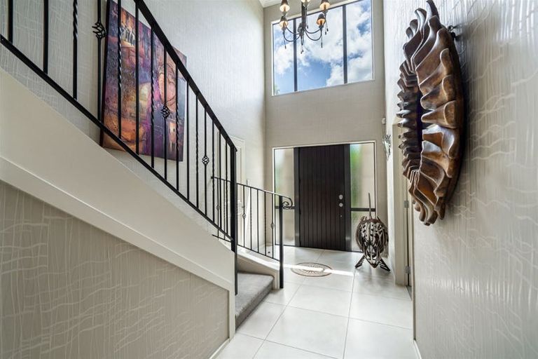 Photo of property in 8a Lupetti Rise, West Harbour, Auckland, 0618