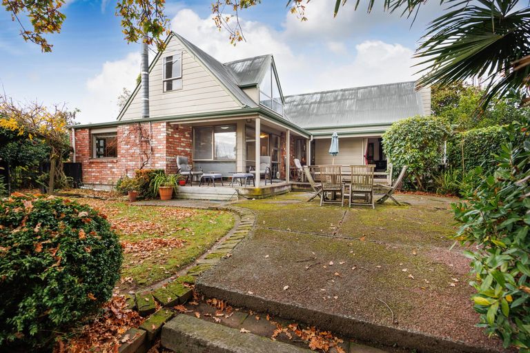 Photo of property in 570 Featherston Street, Roslyn, Palmerston North, 4414