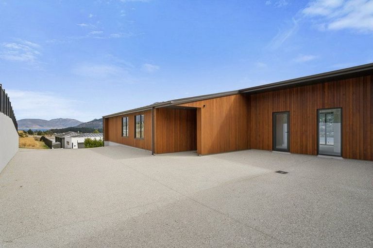 Photo of property in 6 Red Deer Rise, Kelvin Heights, Queenstown, 9300
