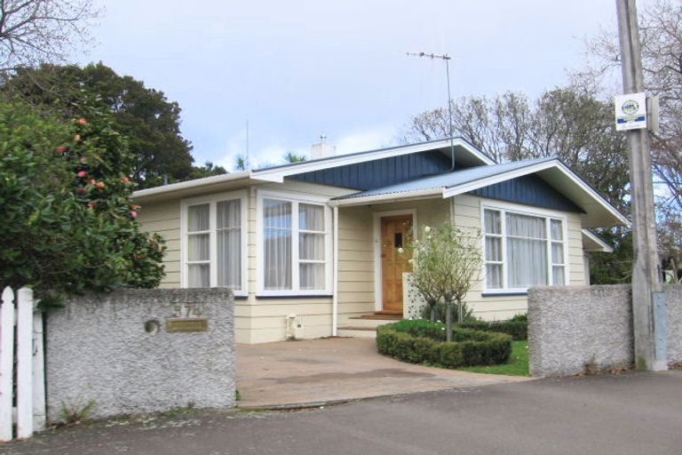 Photo of property in 572 Featherston Street, Roslyn, Palmerston North, 4414