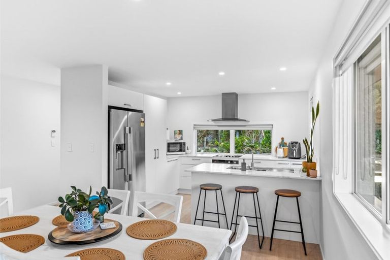 Photo of property in 103 Station Road, Kumeu, 0891