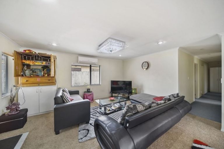 Photo of property in 8 Maadi Place, Papakura, 2110