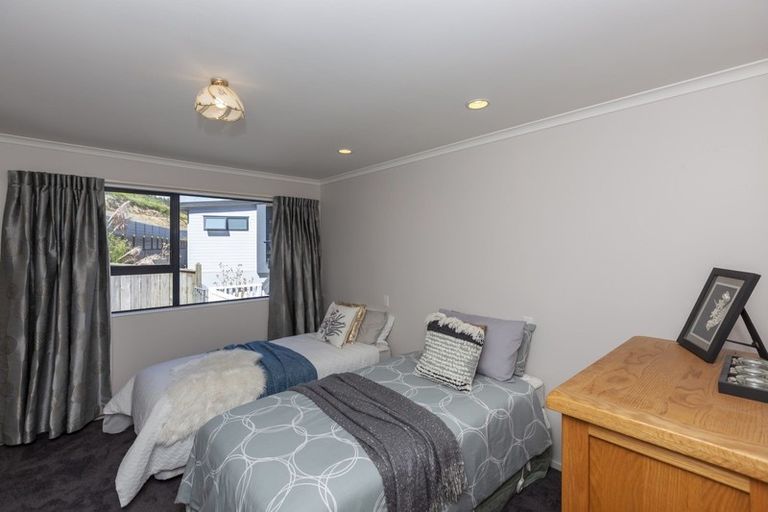 Photo of property in 83 Kakariki Grove, Waikanae, 5036