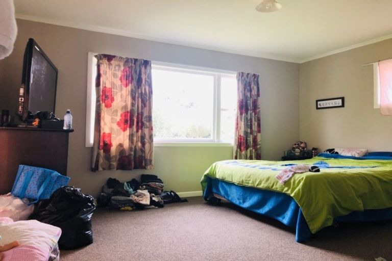 Photo of property in 22 Kingdale Road, Henderson, Auckland, 0610