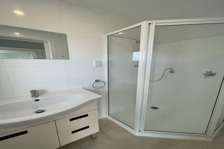 Photo of property in 31 Bruce Road, Glenfield, Auckland, 0629